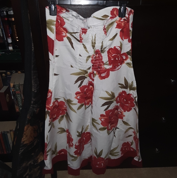 Trixxi Strapless Red Floral Dress - Picture 2 of 4